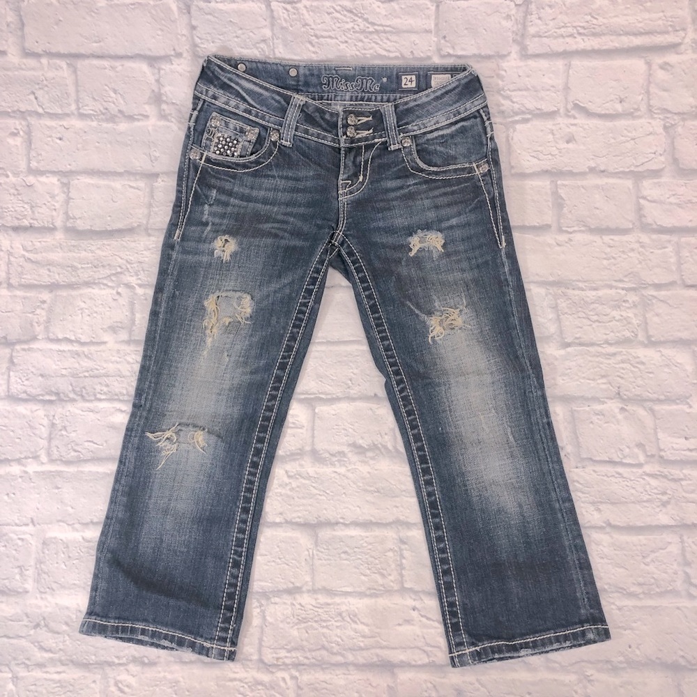 Miss Me Cropped distressed Jeans. Sz 24. Stretch. Capri style